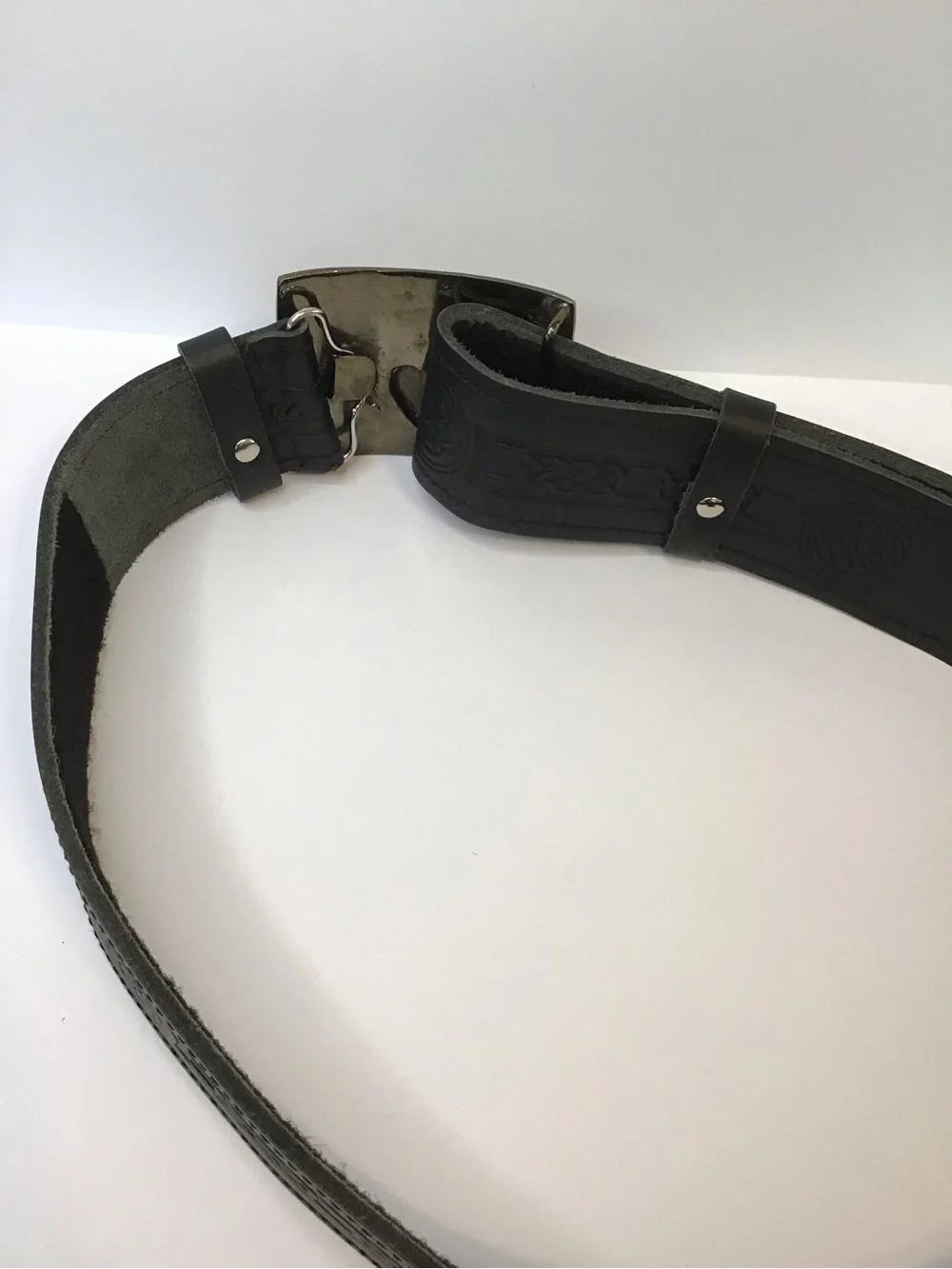 KILT BELT Men's Black Embossed Leather Belt with Celtic Heart Buckle NEW